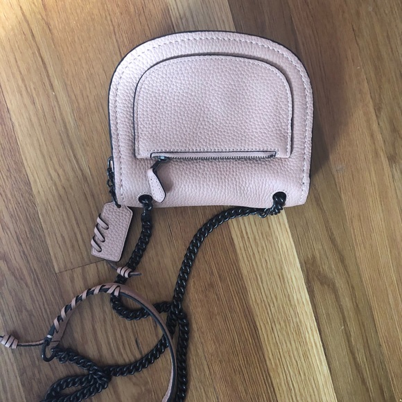 Dusty pink COACH crossed body clutch - Picture 2 of 3